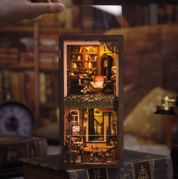 Detective House